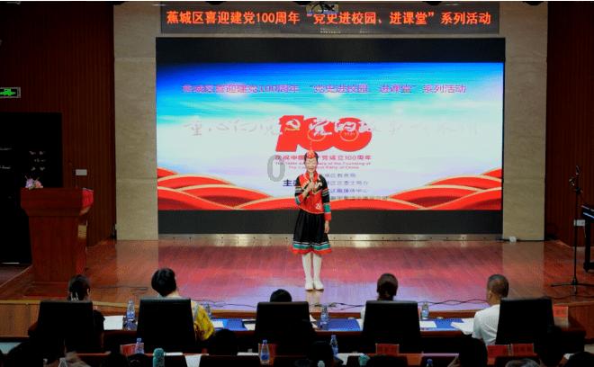 男生和女朋友分手4个多月后，发动态:当你走过时，我总回在灯火阑珊处偷看你。是怀念前女友？！游戏画面
